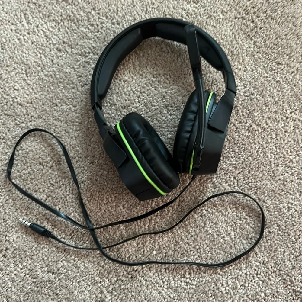 Xbox one afterglow headset like new